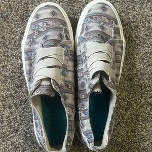 Blowfish Patterned Sneakers - Gray and White
